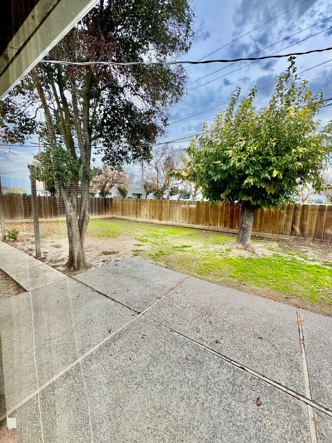 Building Photo - Move in Ready -  3 Bedroom, 2 Bath home with Easy Commute Access