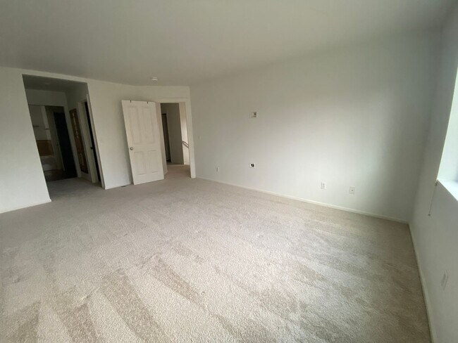 Building Photo - Pride of Ownership in this 3 BDRM, 2.5 BAT...