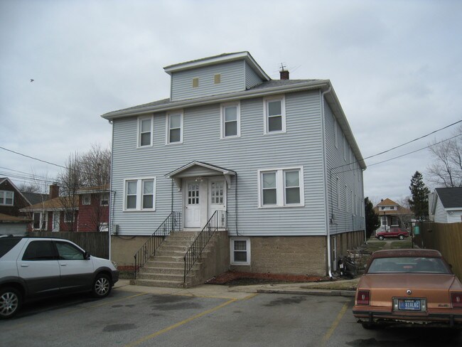 Building Photo - 2041 Lake Ave