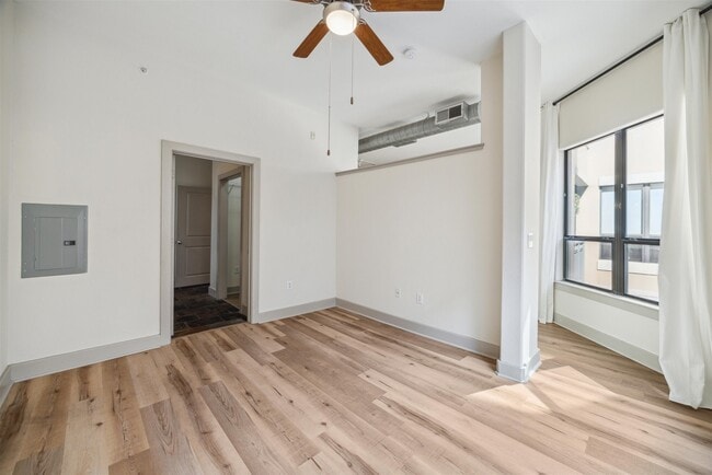 Building Photo - 1901 Post Oak Blvd