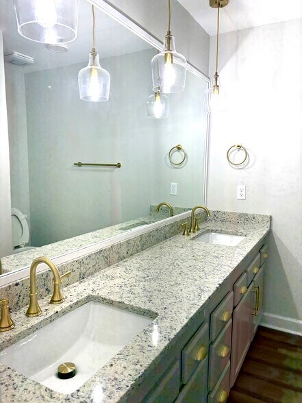 Master Bath - 100 Sunset Blvd