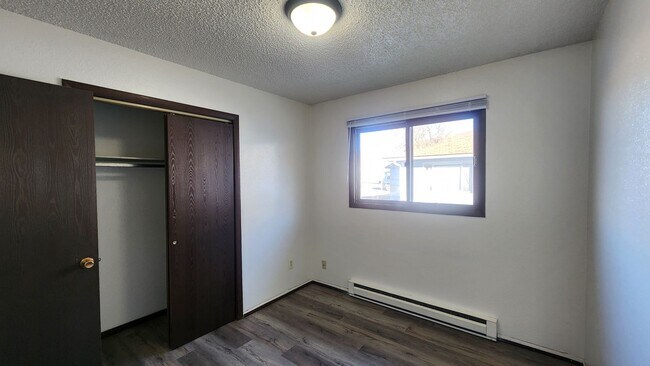 Building Photo - CHA100