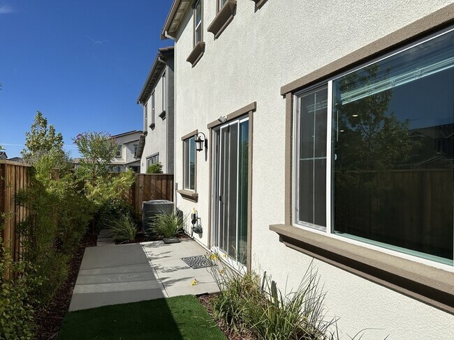 Building Photo - 7329 Umberto Pl