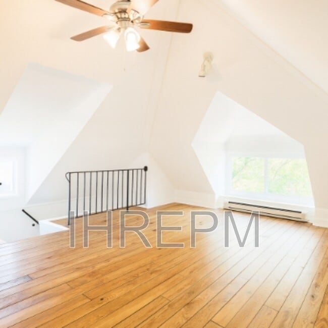 Building Photo - 239 E Mithoff St