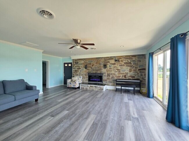 Building Photo - 22931 Steele Dr