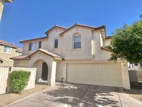 Building Photo - BEAUTIFUL 3 BEDROOM 2.5 BATHROOM 2 CAR GAR...