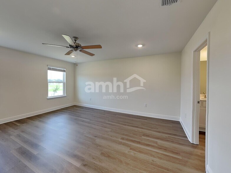Building Photo - 5943 Pinewood Ests Dr