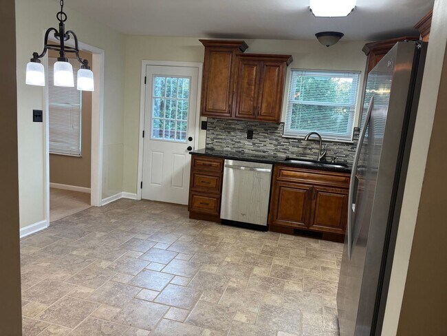 Building Photo - Knoxville 37923 - 3 bedroom, 2.5 bath home...