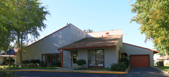 Building Photo - Donner Trail Manor