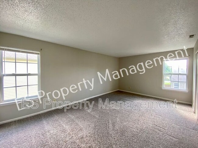 Building Photo - 2180 Shadowbrook Dr