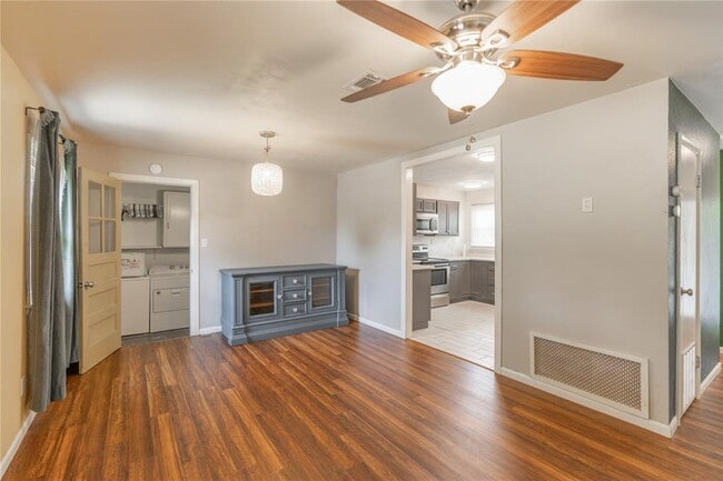 Building Photo - 718 Highland Pkwy