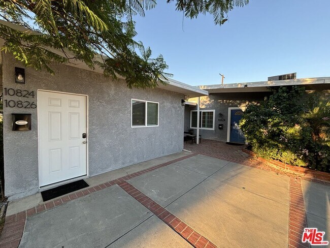 Building Photo - 10824 Paso Robles Ave