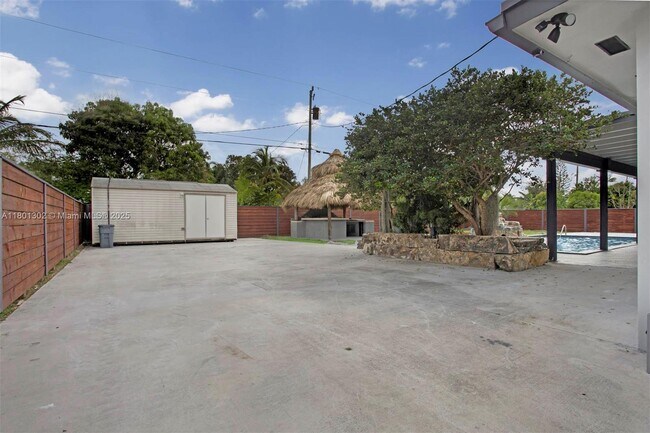 Building Photo - 17701 SW 92nd Ct