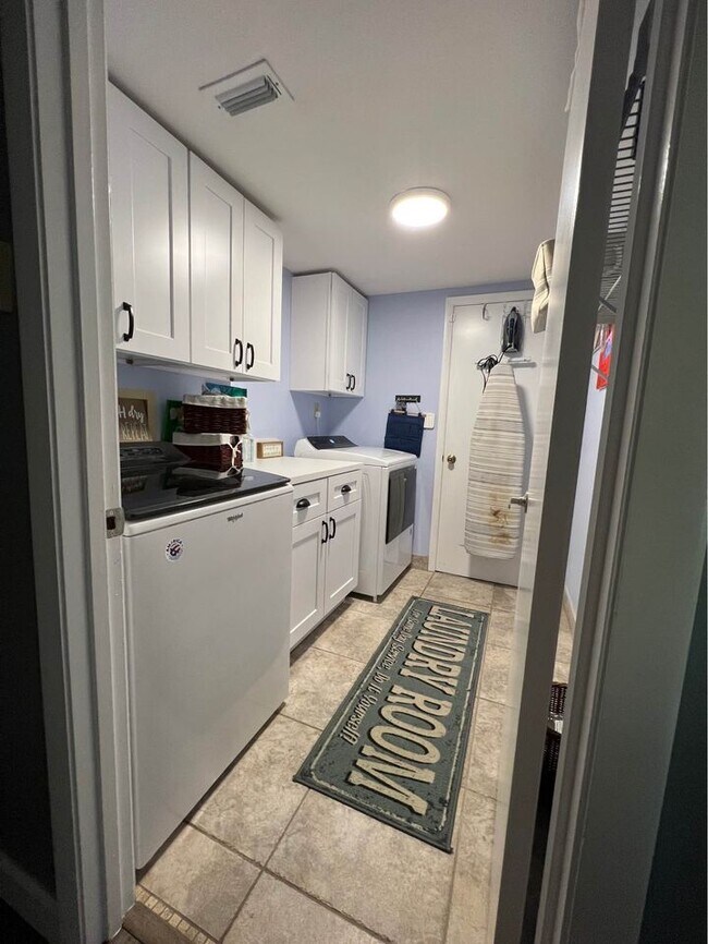 Building Photo - 8605 Otter Creek Ct