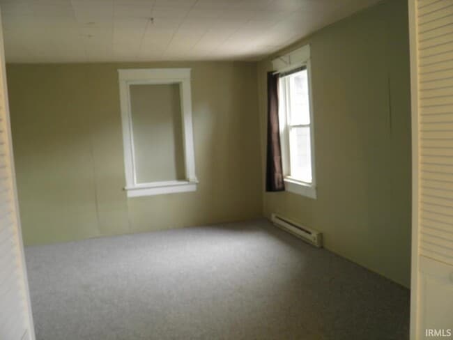 Building Photo - 420 1/2 W 2nd Street Unit 2W