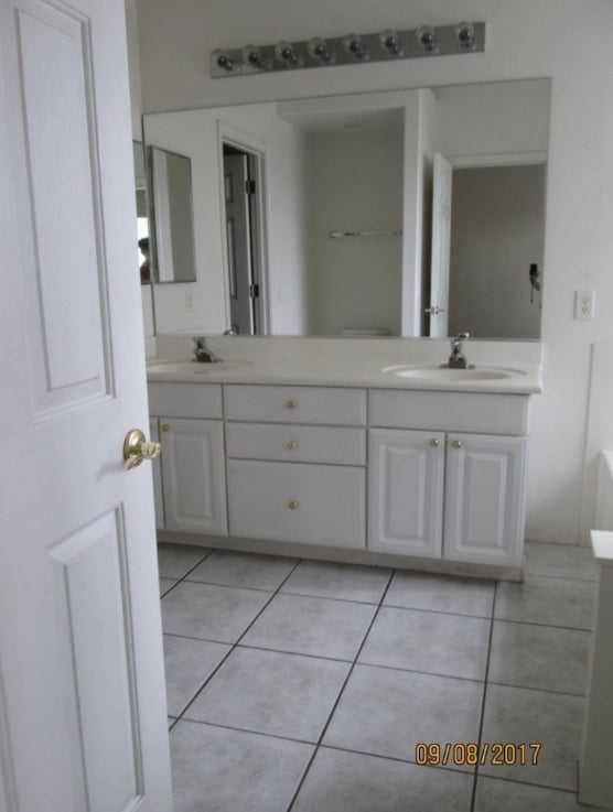 Building Photo - SUMMERLIN JEWEL! 4BD/2BA SINGLE STORY!