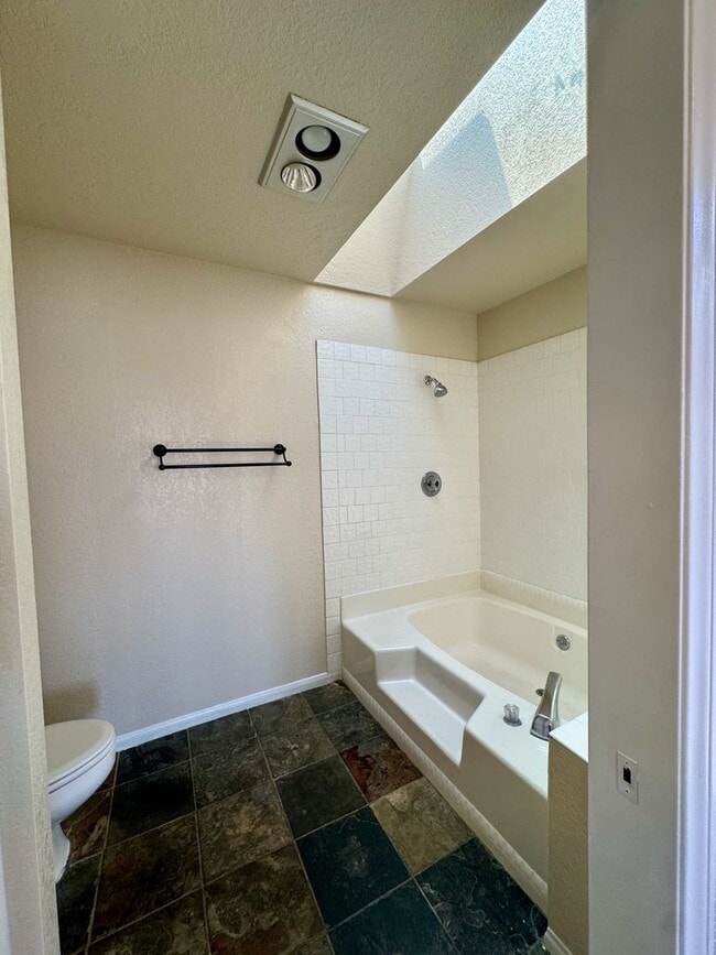 Building Photo - 3-Bedroom Condo with Spectacular Views in Riverview Bluffs