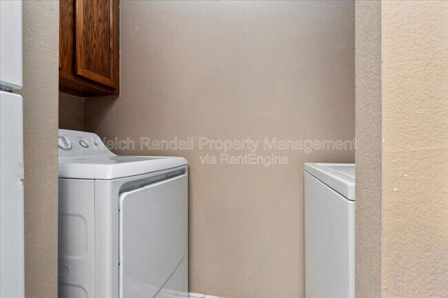 Building Photo - 6871 Countrywoods Cir