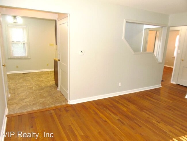 Building Photo - 3 br, 1 bath House - 1011 Mohican Ave.