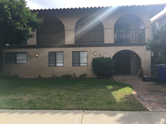 Building Photo - 255-257 Evergreen Ave