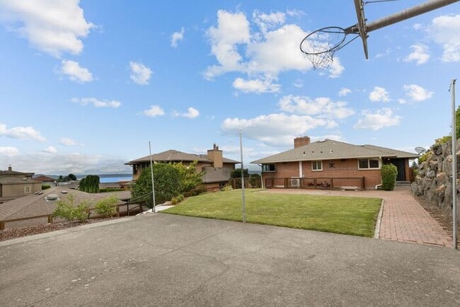 Building Photo - Gorgeous West Seattle Mid-Century Modern w...