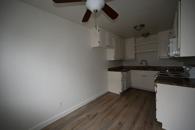 Building Photo - Spacious 3 Bed / 2.5 Bath Townhome in Gated Community – El Cajon