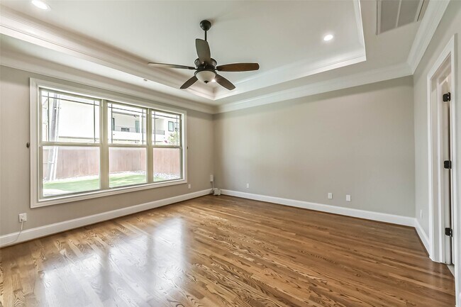 Building Photo - 1317 Chantilly Ln