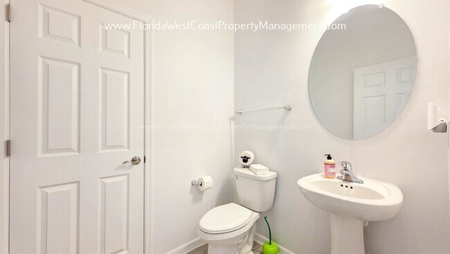 Building Photo - EXCEPTIONAL AND SPACIOUS FURNISHED TOWNHOME WITHIN WATERSIDE- NAUTIQUE!