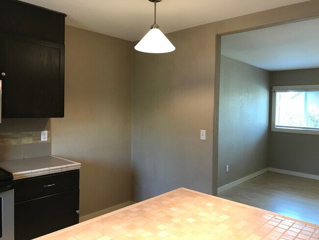 Building Photo - 2x2 with Loft! Walk to Harney Elementary! ...
