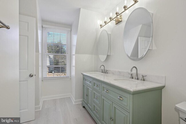 Building Photo - 6815 Melrose Dr