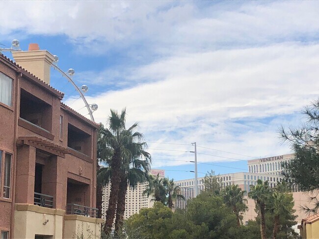 Building Photo - 220 E Flamingo Rd