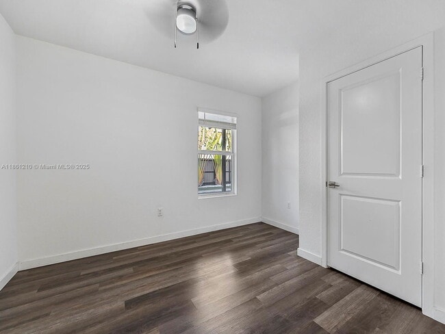 Building Photo - 501 NE 6th Ct