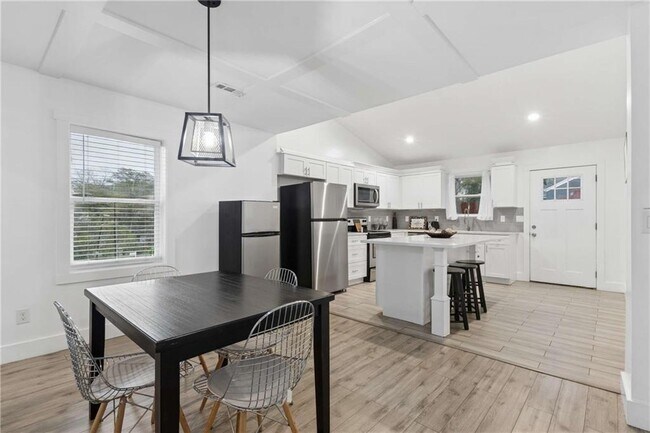 Building Photo - 1298 Gideons Dr SW