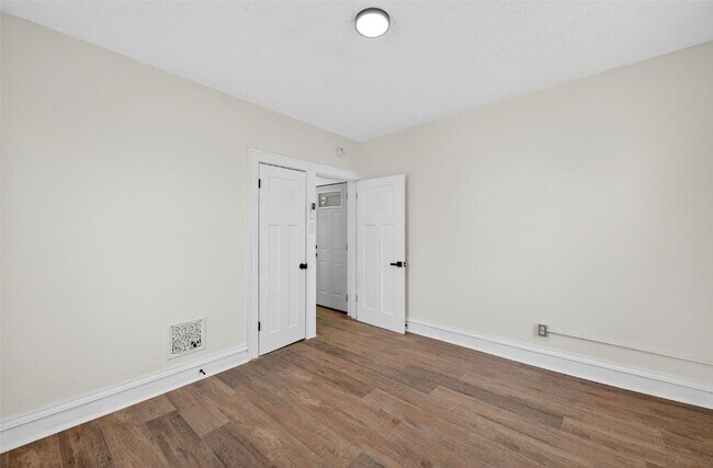 Building Photo - 5803 S Kings Highway Blvd