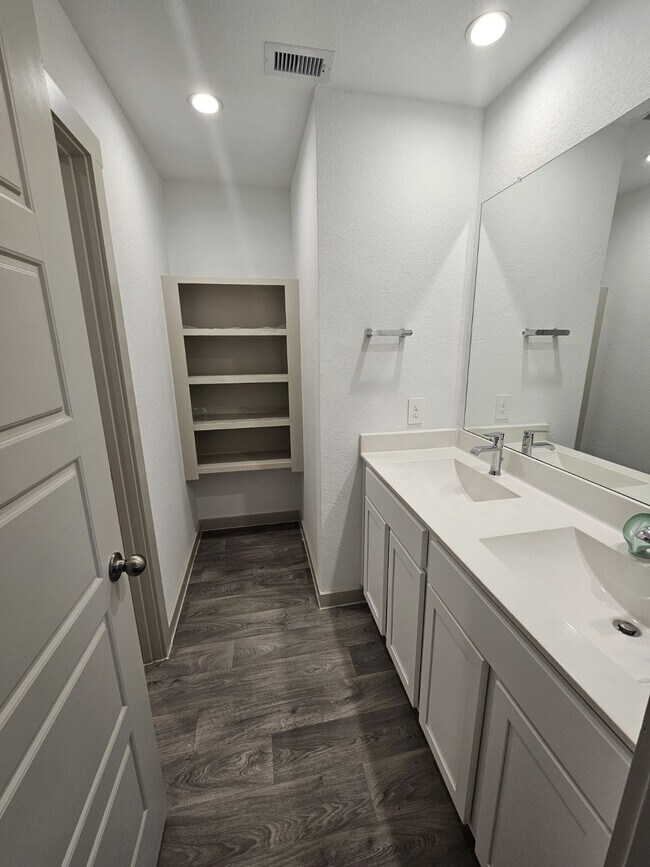 Building Photo - 12816 Heddington Grv Ln