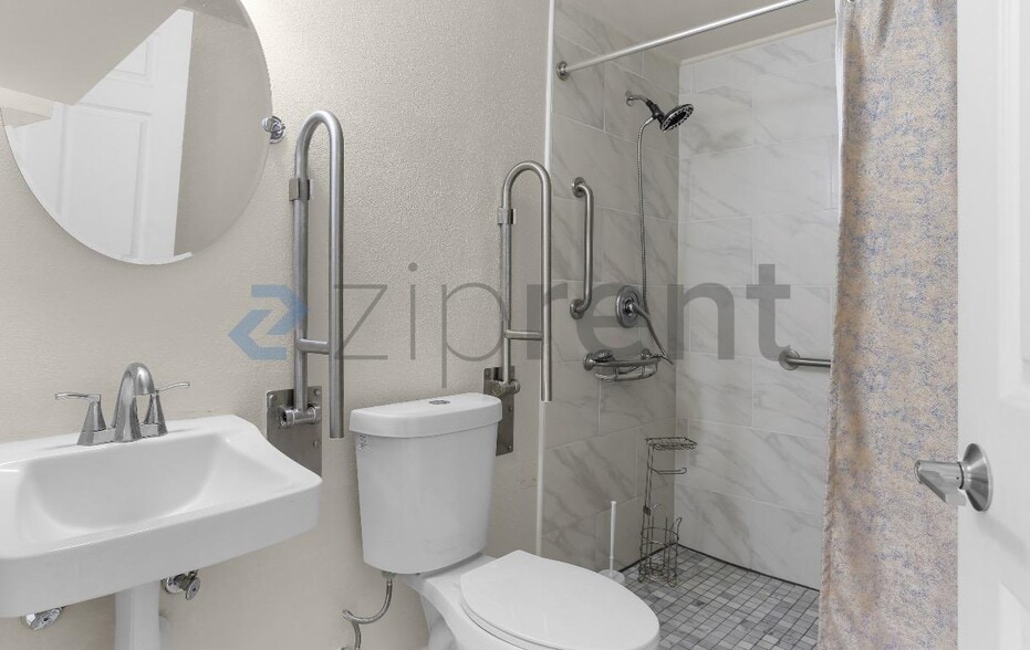 Building Photo - Unit B