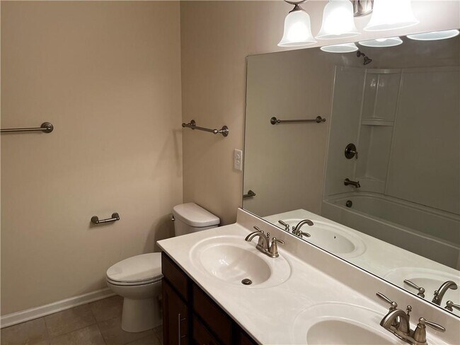 Building Photo - 701 Woodbridge Dr