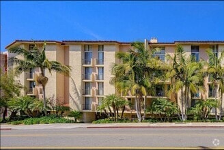 Building Photo - 2 Bed, 2 Bath Condo on the Esplanade