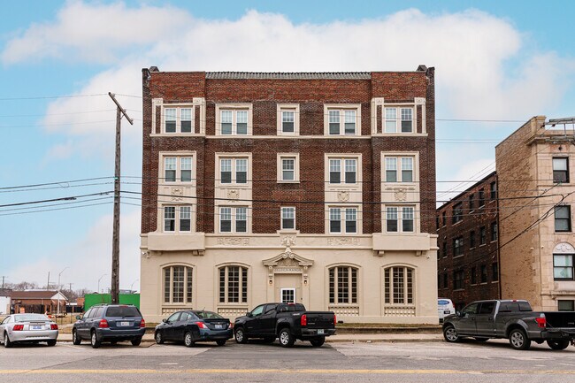 Building Photo - 666 Selden St