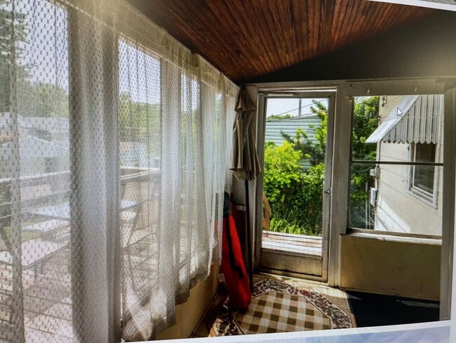 Building Photo - 4424 Dewey Ave