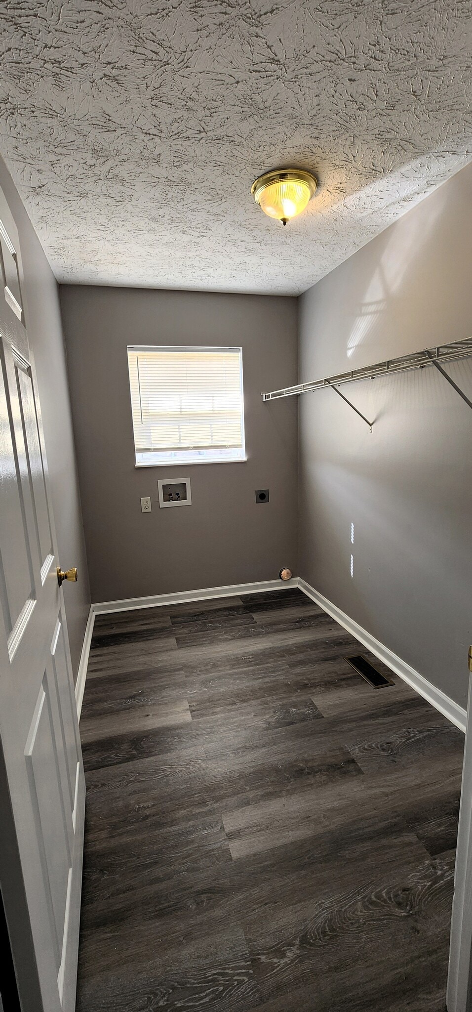 Building Photo - 1984 River Vista Cir