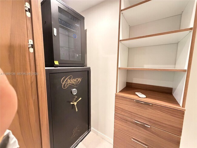 Building Photo - 3200 NE 165th St