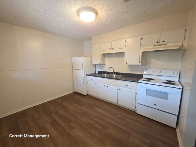 Building Photo - N Ridge 4-Plex