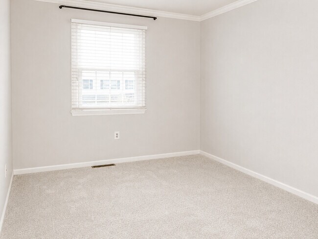 Building Photo - 118 Henning Dr