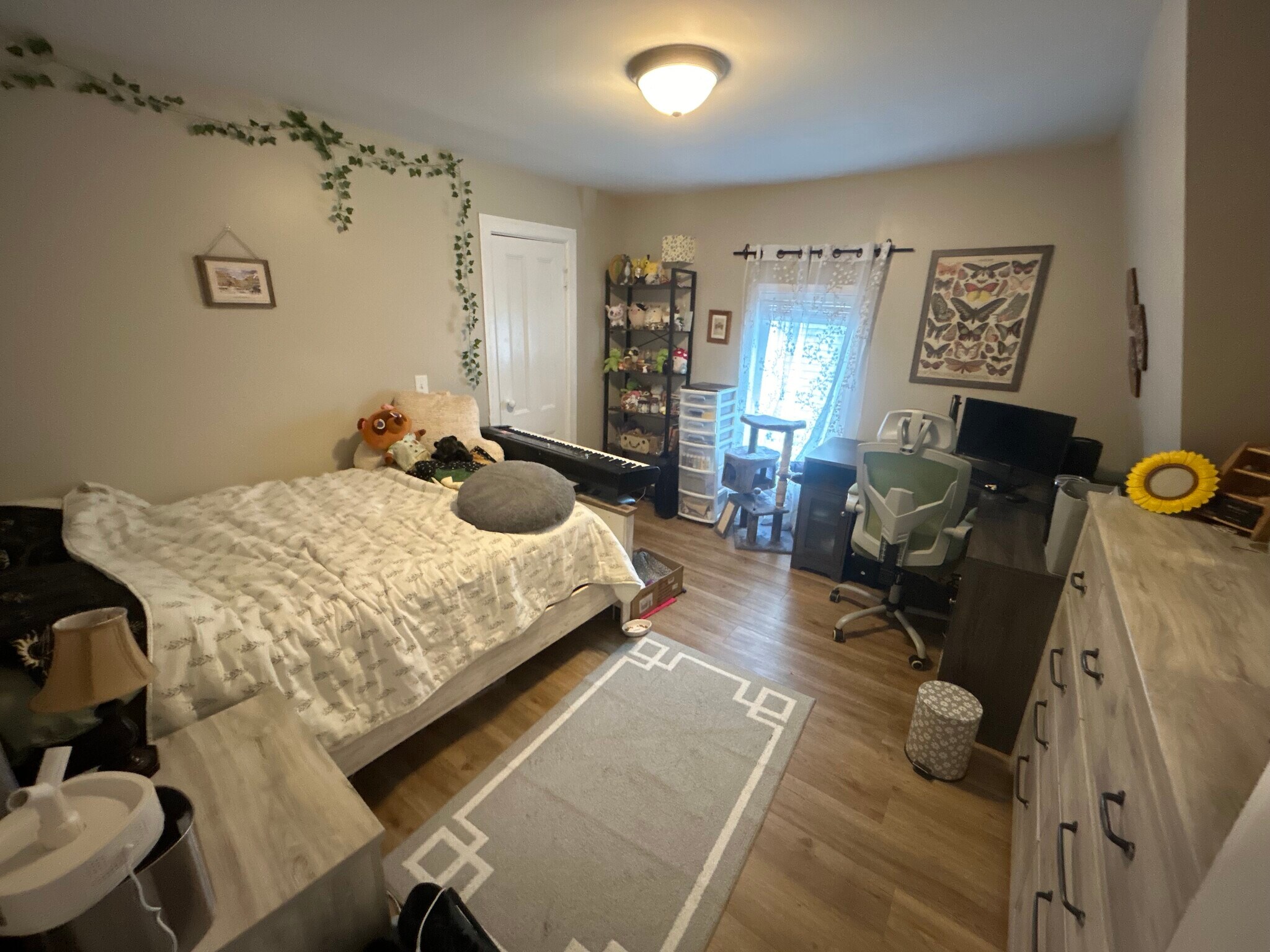 Building Photo - 1239 Plymouth Ave S