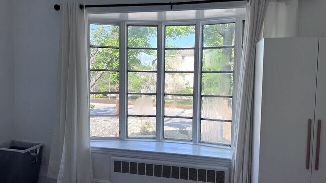 Building Photo - 21 Bullocks Point Ave