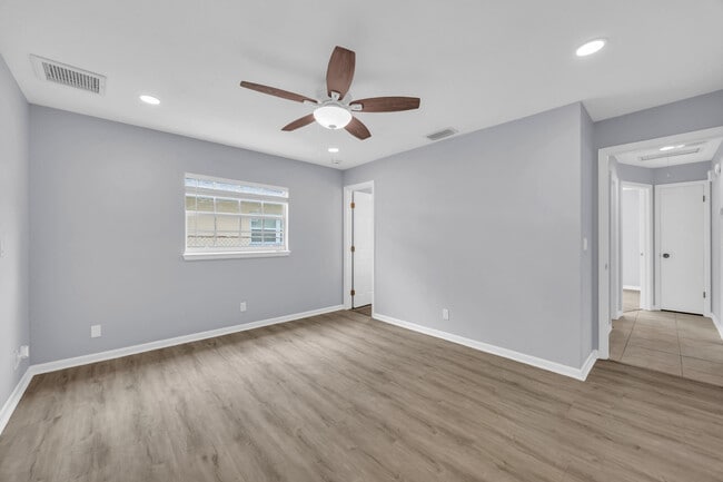 Building Photo - 3865 Vancott Cir