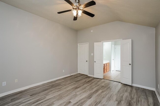 Building Photo - 4531 Bridgevillage Dr
