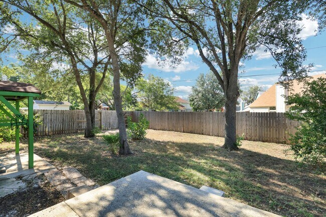 Building Photo - Fully Renovated Single-Story Brick Home in...