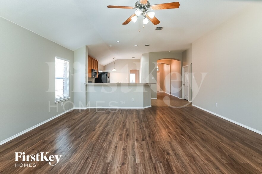 Building Photo - 215 Mulberry Dr